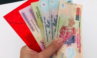 Ngày đầu đi làm trở lại: Người được lì xì tiền, người được tặng cả chỉ vàng