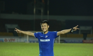 Cầu thủ Than Quảng Ninh đồng loạt kêu cứu vì sắp 'chết đói' theo nghĩa đen