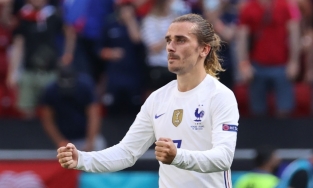 Didier Deschamps và những người chơi 'đa hệ': Vô địch là bản năng?