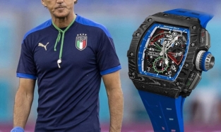 Đồng hồ của HLV trưởng ĐT Italia Roberto Mancini: doanh nhân Đức Huy cũng chưa chắc đã dám mua tặng Cẩm Đan