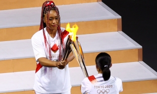 Thời trang của Naomi Osaka - Người thắp đuốc Olympic 2020, vận động viên đầu tiên được chọn là gương mặt đại diện cho Louis Vuitton