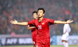 Được bình chọn là cầu thủ xuất sắc nhất trận đấu, Phan Văn Đức gửi tặng bàn thắng đến vợ bầu