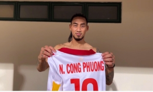 Sao tuyển Lào tự hào có áo đấu của Công Phượng