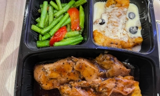 Lưu trú ở Singapore gần 1 tháng, các cầu thủ ĐT Việt Nam ăn gì, chơi gì trong điều kiện khép kín