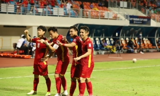 ĐT Việt Nam vẫn phải lưu lại Singapore, chưa thể về nhà ngay sau thất bại tại AFF Cup