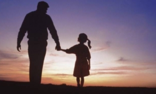 Nếu không làm được ông bố tử tế của một cô con gái, đời người đàn ông xem như bỏ đi