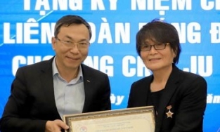 Bác sĩ Choi nhận lời tri ân trước khi rời Việt Nam