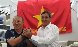 ĐT nữ Việt Nam vào World Cup: Cần cảm ơn người đã gửi từng quả quýt, miếng nhân sâm cho các cô gái