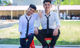 Hiệu trưởng Đại học Y lên tiếng về vụ nam sinh 10 năm cõng bạn đến trường