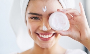 Kem chấm mụn là gì? 4 loại kem chấm mụn được nhiều người tin dùng