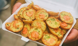 Chiếc bánh khọt Vũng Tàu giá 2 ngàn được người Sài Gòn vô cùng ưa chuộng