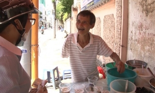 Gánh chè của người đàn ông khuyết tay 40 năm gắn bó với Quận 1, Sài Gòn