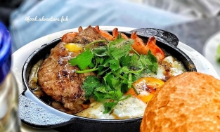 Tiệm bánh mì chảo vỉa hè nườm nượp khách hơn 45 năm tại quận 3, Sài Gòn