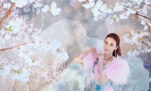 Vẻ đẹp kiều diễm của Ngân Khánh trong trang phục của NTK Lê Thanh Hòa