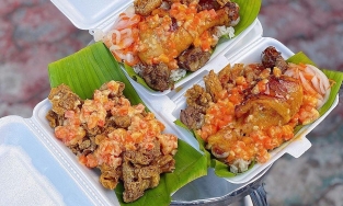 Xôi da gà nguyên tảng xốt trứng muối gây sốt giới trẻ Sài Thành