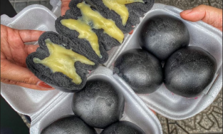 Bánh bao phô mai đen như bóng đêm nhưng được lòng người trẻ ở Q.5, Sài Gòn