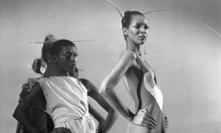 Sự bình đẳng trong làng thời trang: Đâu là những cột mốc quan trọng?