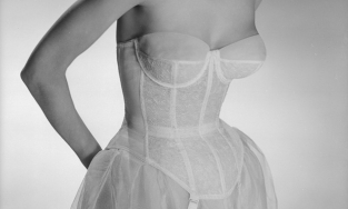 Bật mí quan điểm về vẻ đẹp của phương Tây thông qua lịch sử corset và nội y định dáng