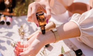 Điểm danh 6 nguyên liệu nước hoa đắt nhất thế giới