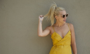 11 trang phục bạn cần có cho một mùa hè đầy sống động