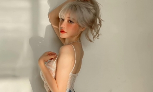 Elly Trần mới lạ với tóc bạch kim, thần thái biến hoá cân hết mọi style 