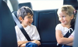 Đề xuất cấm trẻ dưới 12 tuổi ngồi ghế trước ô tô