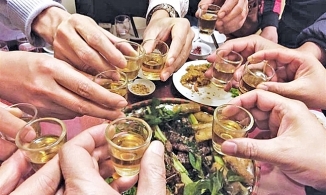 Ép người khác uống bia rượu bị phạt 3 triệu đồng