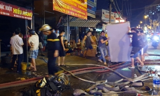 TP.HCM: Cháy bãi giữ xe ô tô