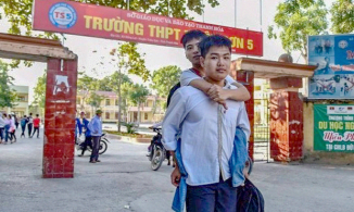 Nam sinh 10 năm cõng bạn đến trường thiếu 0,25 điểm để vào Đại học Y Hà Nội