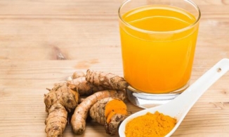 Người phụ nữ bị tắc ruột vì uống tinh bột nghệ pha mật ong