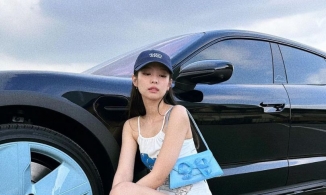 Jennie khiến mẫu túi Bow Mini từ Self-Portrait 'Sold-Out' chỉ với một bức ảnh Instagram