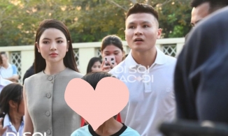 Quang Hải tay trong tay với Chu Thanh Huyền, cùng dàn cầu thủ đến dự đám cưới của Văn Hậu