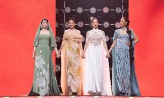 Thanh Hằng, Hồ Ngọc Hà đọ sắc với áo dài trong chung kết The New Mentor