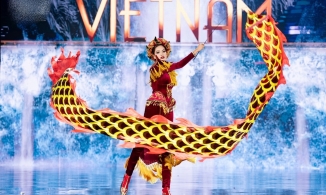 Lê Hoàng Phương tỏa sáng khi diễn trang phục dân tộc tại Miss Grand International