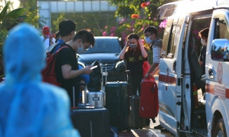 Hành khách bức xúc về phí cách ly: Cần thu phí trước khi lên máy bay