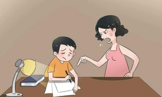 Bé gái 7 tuổi bỏ nhà đi vì bị cha mẹ mắng học dốt