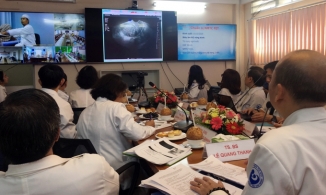 Bệnh viện Từ Dũ khám chữa bệnh từ xa cho người dân vùng lũ miền Trung