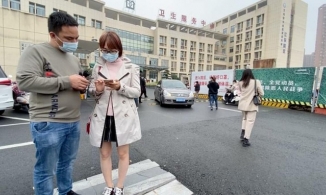 Trung Quốc: Người dân đổ xô tiêm vaccine Covid-19 trước khi ra nước ngoài