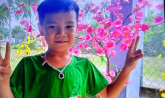 Công an Quảng Ngãi đội mưa tìm trẻ lạc trước giờ bão số 9 đổ bộ