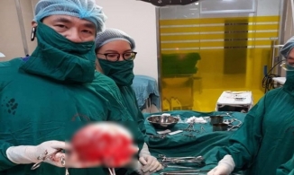 Tưởng tăng cân, nào ngờ có khối u tương đương thai 6 tháng