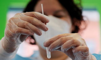 Dân Mỹ được phép dùng dụng cụ tự xét nghiệm Covid-19 tại nhà