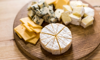 Cách cắt phô mai chuẩn để vừa ngon, vừa đẹp 