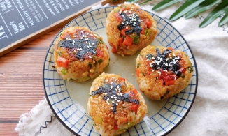 Cách làm cơm nắm kiểu Nhật ngon, đủ dinh dưỡng, ai ăn cũng mê