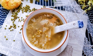 Cách nấu chè đậu xanh nấm tuyết ngon và thanh nhiệt cơ thể