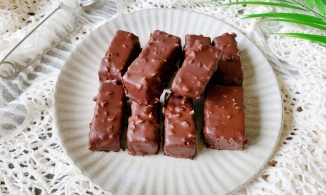 Cách làm kẹo socola phủ hạt đơn giản mà chất lượng