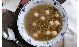 Cách nấu chè đậu xanh hạt sen thanh nhiệt giải độc