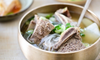 Cách nấu canh sườn bò Hàn Quốc nóng hổi vừa thổi vừa ăn cho ngày đông lạnh