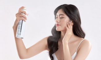 Kem chống nắng là 1 trong 4 loại mỹ phẩm mùa hè nhất định không thể thiếu