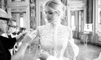 Cháu gái Công nương Diana diện váy cưới xa hoa của Dolce & Gabbana 