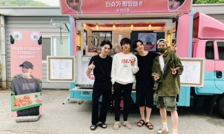 Tặng xe cafe, cách thể hiện tình cảm của fan với idol, cách idol ủng hộ nhau đầy văn minh của Hàn Quốc